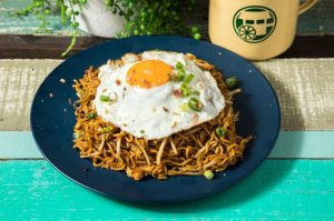 Stir fried egg noodle with choice of protein, eggs, fish cake (except Vegetable), bean sprouts in our homemade soy sauce